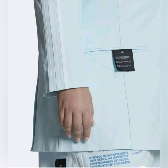 Adidas Originals Women's 2pc Set (Blazer+Shorts) Almost Blue 1X HT3764/HT3759 - Picture 4 of 5